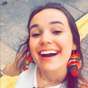 Meet your Posher, Olivia